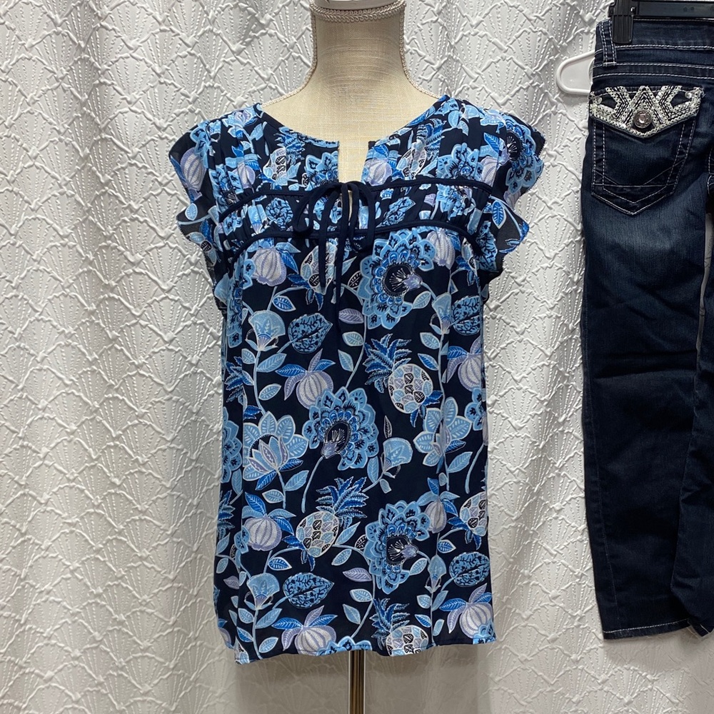 Loft size medium‎ floral paisley Blue Women's Top flowy flutter sleeve summer